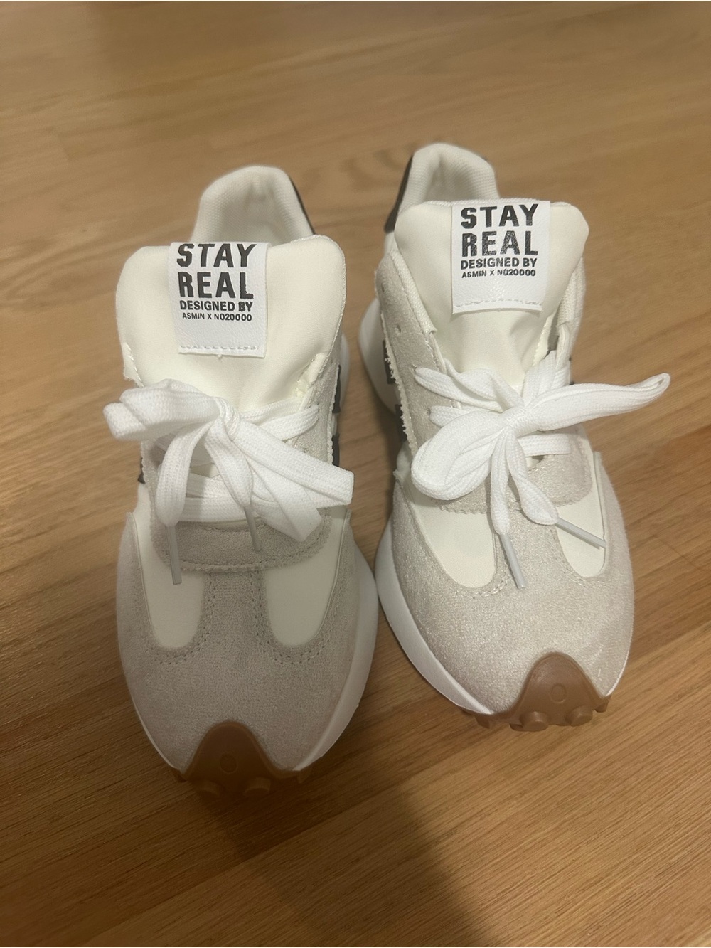 Women’s size 8 - Picture 2 of 4